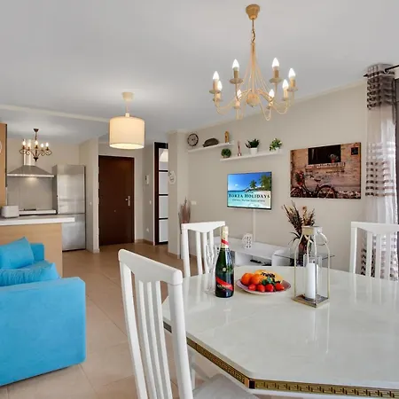 Bright Mocan, Garage,pool, Fiber, Padel Court Apartment
